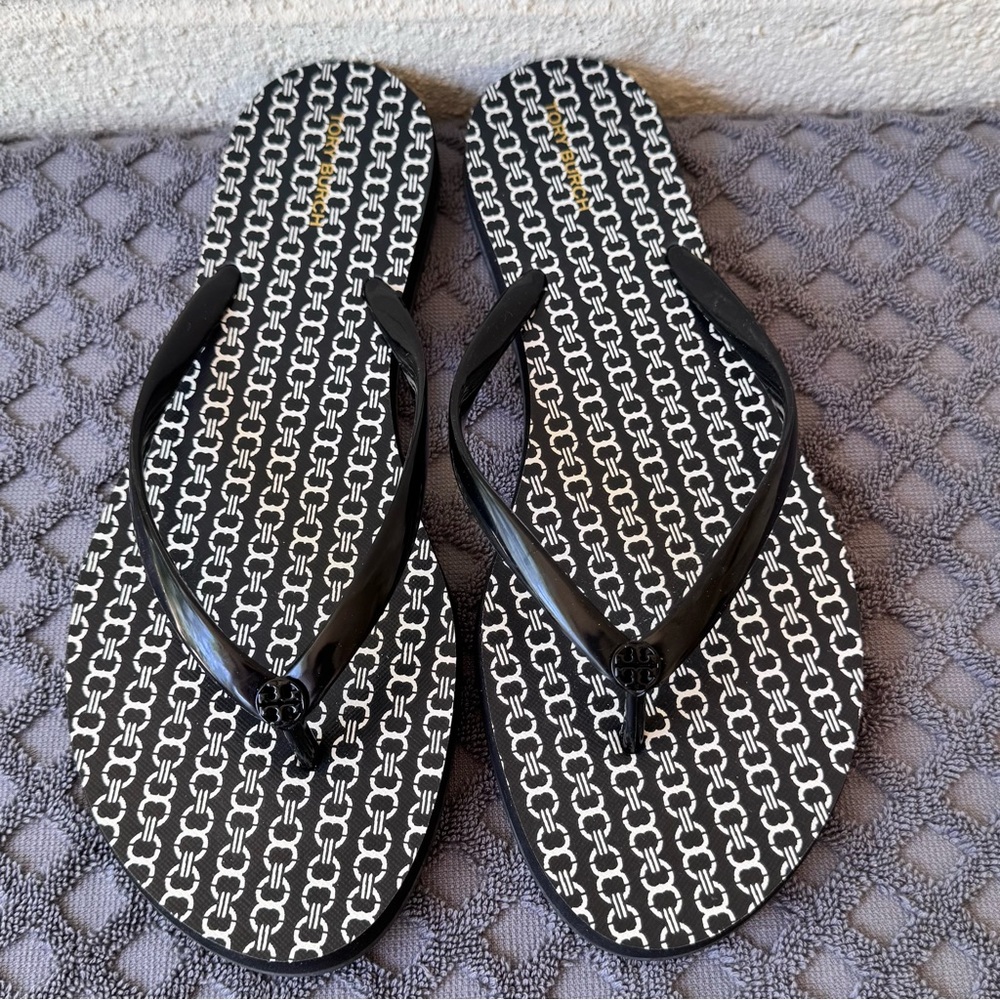 Tory Burch Women's Chelsea Flip Flops, Basketweave/Chai Tea/Perfect Black, US 10